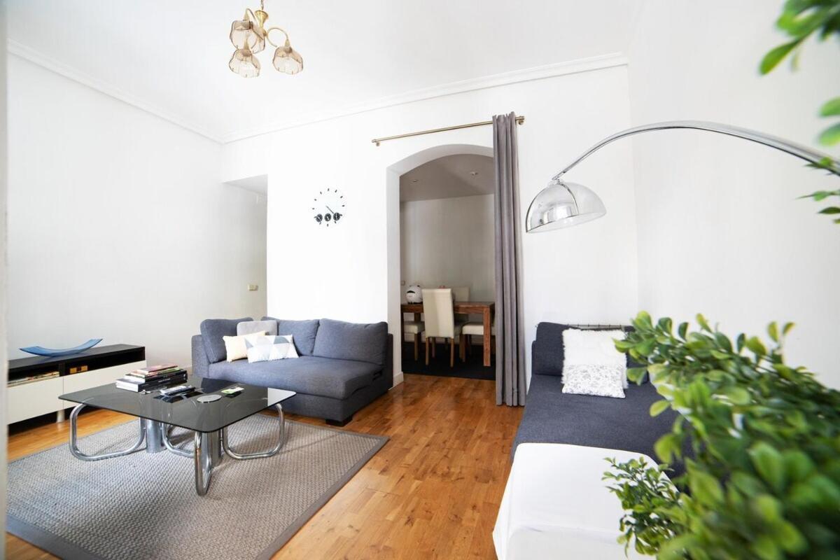 מדריד Bright Apartment In Historical City Center מראה חיצוני תמונה