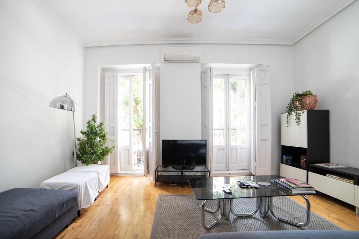 מדריד Bright Apartment In Historical City Center מראה חיצוני תמונה