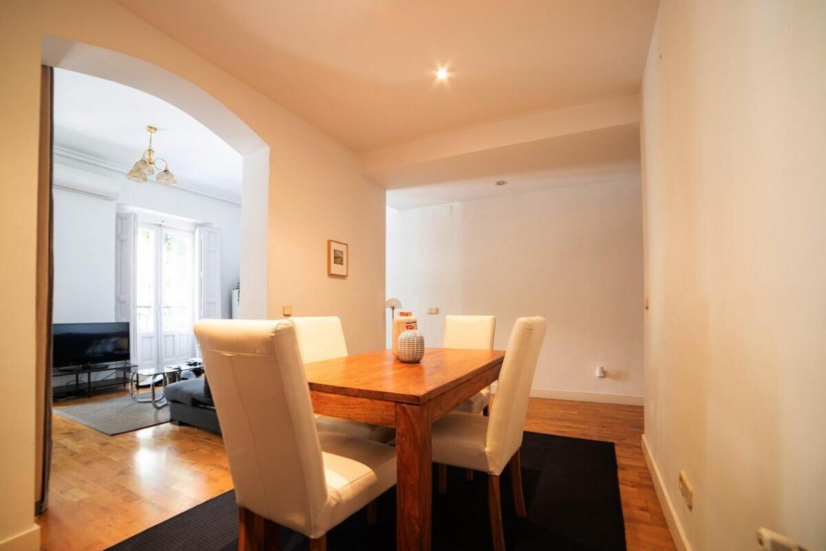 מדריד Bright Apartment In Historical City Center מראה חיצוני תמונה