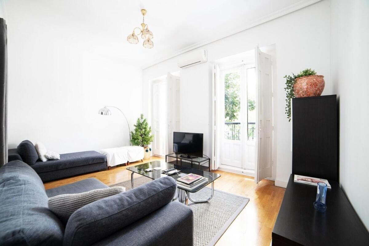 מדריד Bright Apartment In Historical City Center מראה חיצוני תמונה